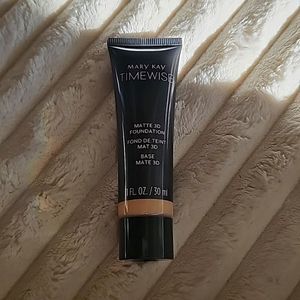 Matte 3D Liquid Foundation Timewise Mary Kay NIB Beige N-150